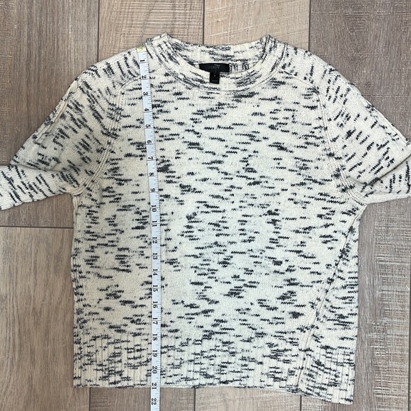 J Crew Long Sleeve Knit Sweater Crew Neck Beige with Gray Design Size S - Picture 13 of 14